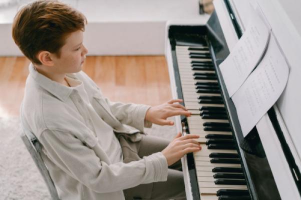 Faqe interneti për Akademi Muzike