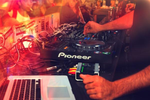 Faqe interneti për DJ & Muzikant Eventesh