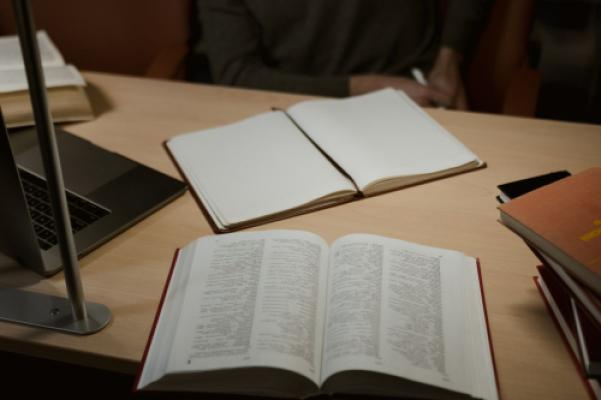 Faqe interneti për Shkollë Gjuhësh të Huaja